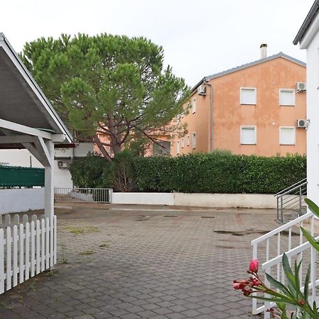 Apartments With A Parking Space Vantacici, Krk - 18476 Malinska Exterior photo